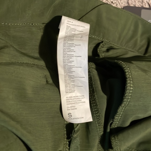 Fabletics olive green jogger pants size small (32x30) - Picture 3 of 3